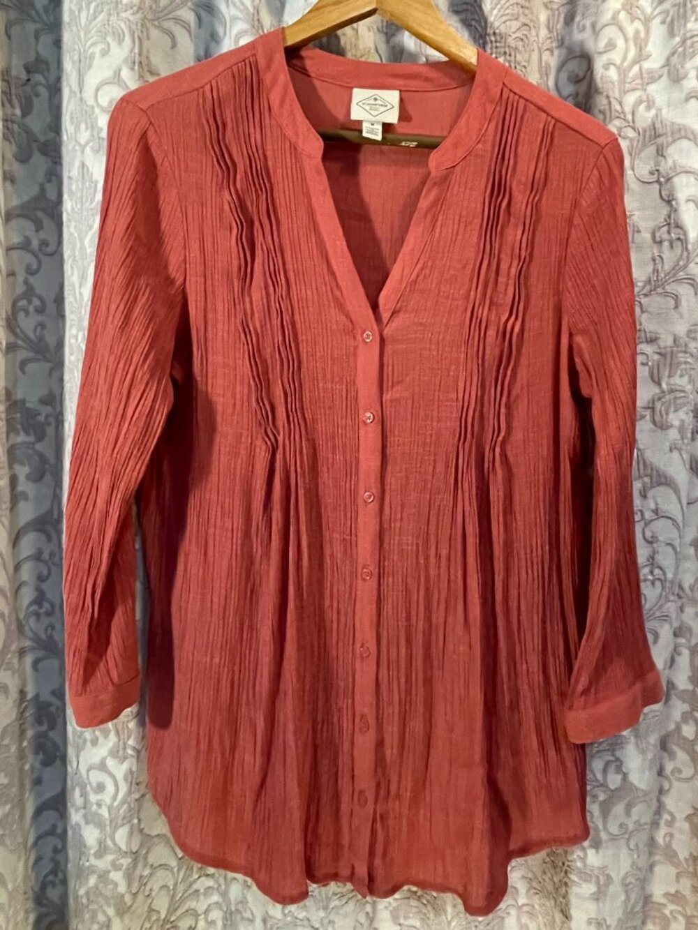 Women's Medium St. John's Bay Coral Button Down V-Neck Shirt